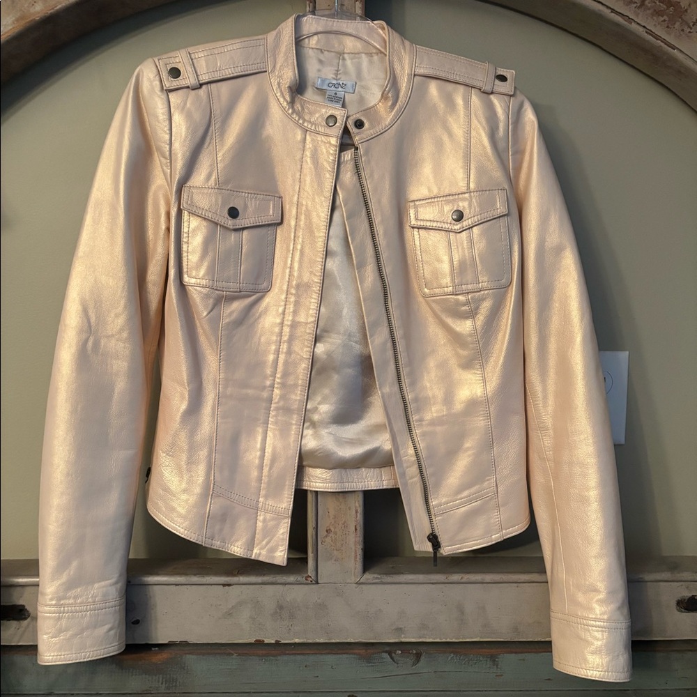 Pearl color Cache jacket